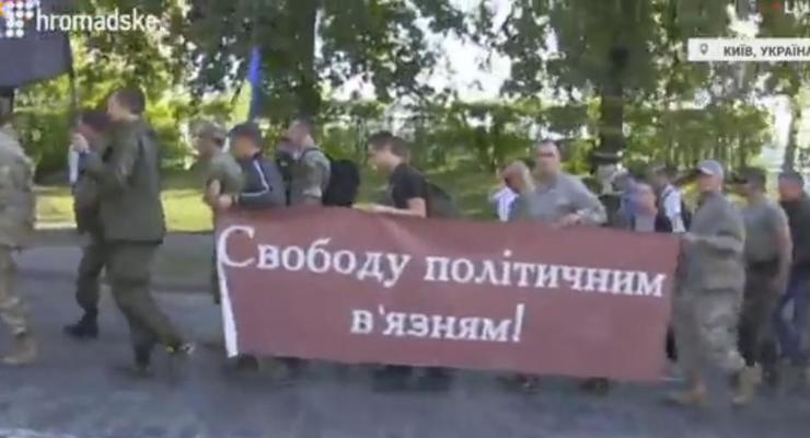 В Киеве батальон ОУН требовал отставки Матиоса и Грицака