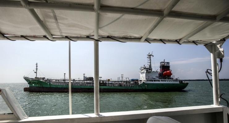 Пираты угнали танкер с дизтопливом недалеко от Сингапура - СМИ