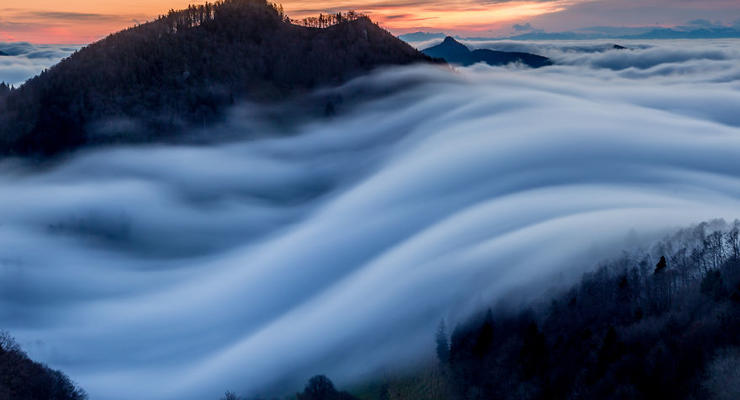 Под туманным покрывалом: Фотограф показал потрясающий таймлапс