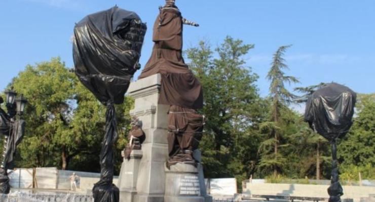 В Крыму оккупанты установили памятник Екатерине II