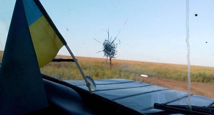 Украинские наблюдатели попали под обстрел боевиков на Донбассе