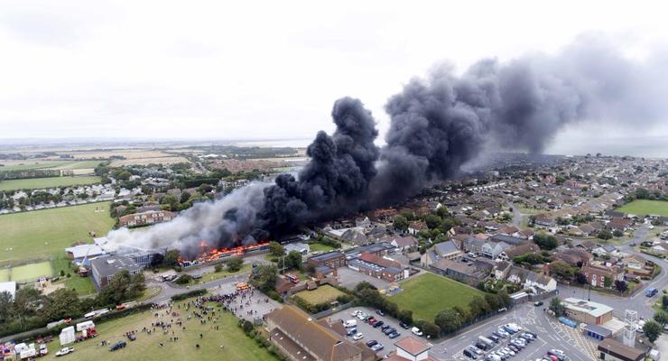 В Англии пожар полностью уничтожил школу