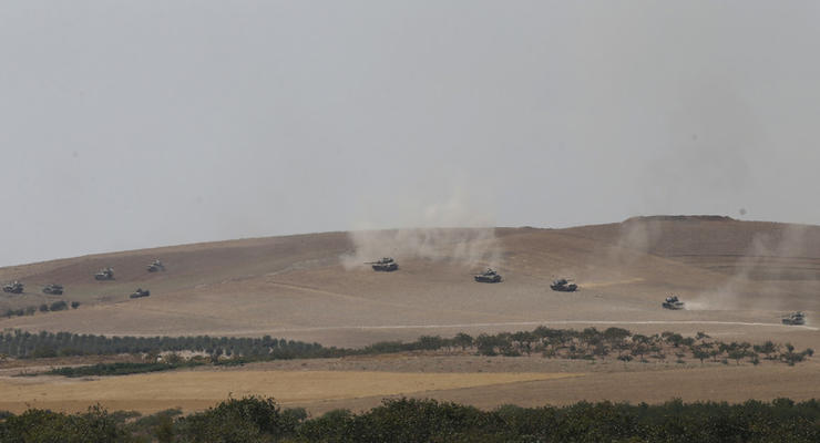 Турецкие танковые соединения перешли границу с Сирией