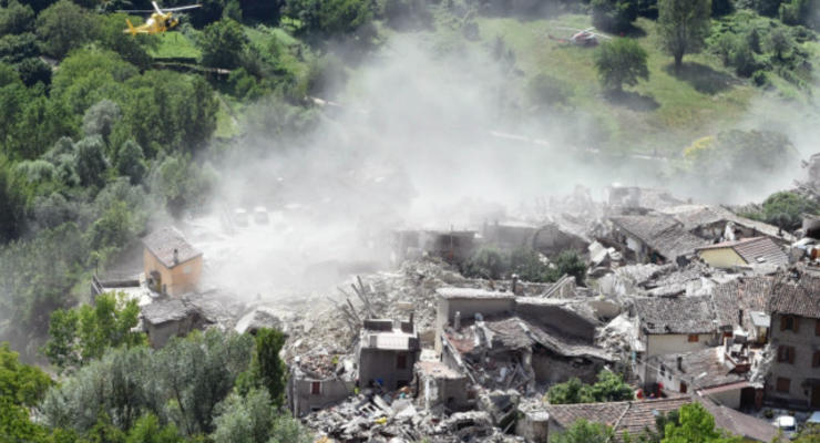 Число жертв землетрясения в Италии превысило 240 человек