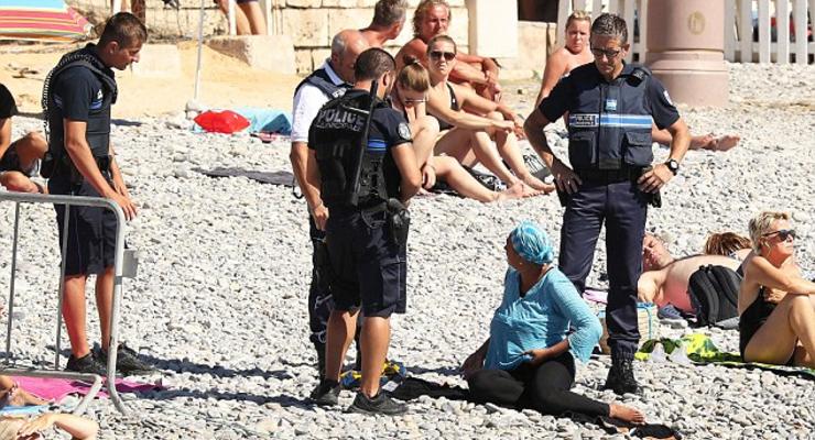 Французская полиция начала штрафовать мусульманок в буркини