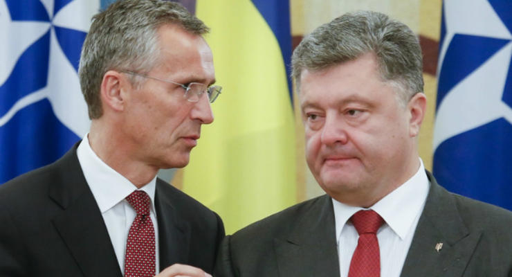 Порошенко призвал НАТО сохранять вопрос Украины на повестке дня