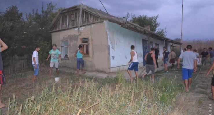 В Одесской области ром изнасиловал и убил 9-летнюю девочку: в селе начались беспорядки