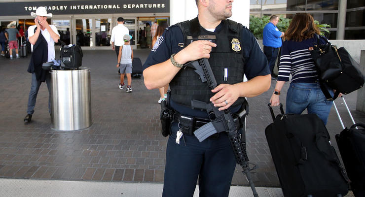 Аэропорт Лос-Анджелеса закрыли из-за слухов о стрельбе