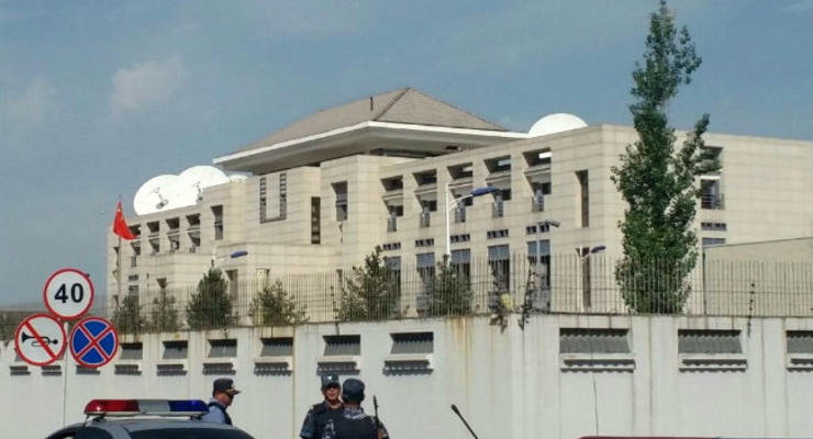 В Киргизии возле посольства Китая произошел взрыв, есть жертвы