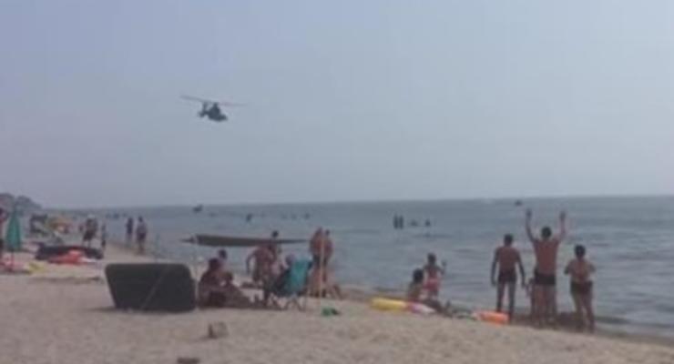 Над пляжем в Коблево заметили боевые Ми-24