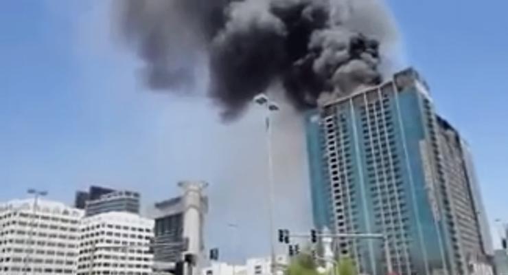 В столице ОАЭ загорелась недостроенная высотка