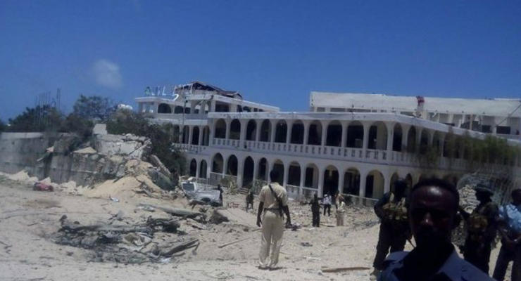 Взрыв у отеля в Сомали: есть погибшие и раненые