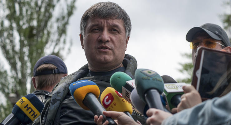 Аваков требует выслать из Украины идеолога информполитики Интера