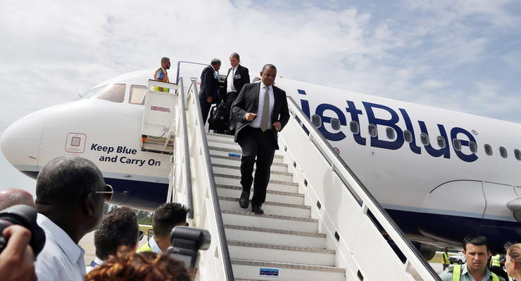 США и Куба возобновили пассажирское авиасообщение спустя 55 лет