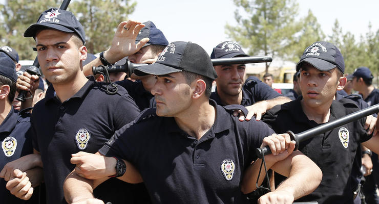 В Турции прошла новая волна чисток среди полицейских и жандармов