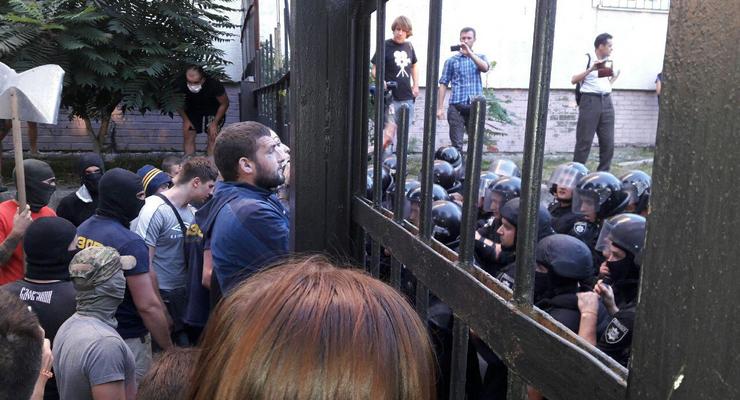 В Киеве на Святошино возобновились столкновения из-за строительства