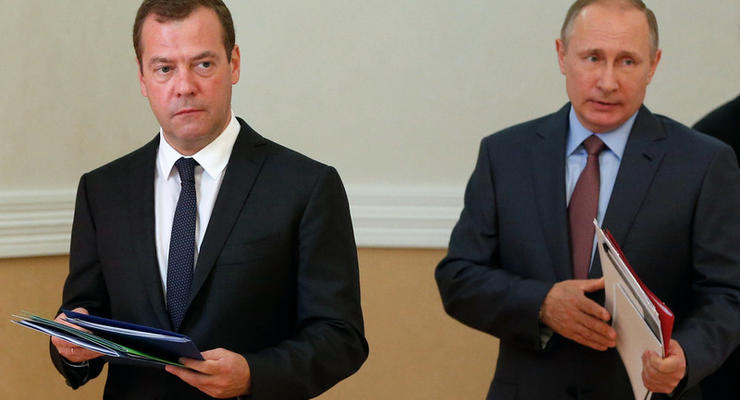 Путин и Медведев прилетели в оккупированный Крым