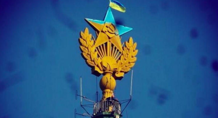 Фигурантам дела о покраске звезды в Москве выплатят 2 млн руб