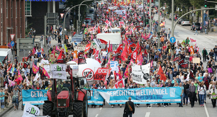 В Германии прошли массовые акции против свободной торговли с США