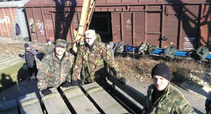 Россия перебросила на Донбасс девять танков и боеприпасы
