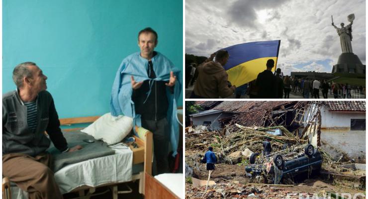 День в фото: Вакарчук в военном госпитале, Марш мира в Киеве и наводнение в Индонезии
