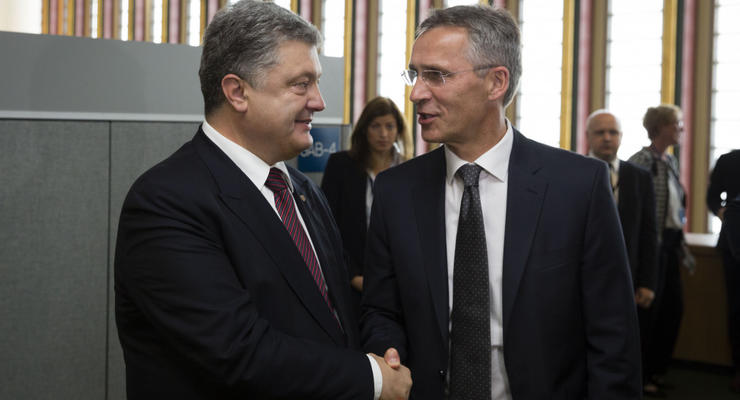 Порошенко и Столтенберг обсудили санкции против РФ