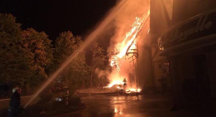 В оздоровительном комплексе на Закарпатье произошел масштабный пожар