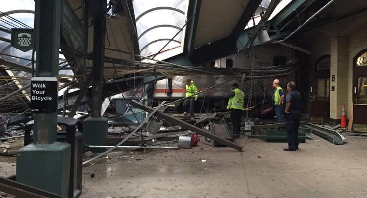 В США поезд врезался в станцию, пострадали более 100 человек