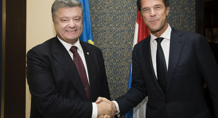 Премьер Нидерландов высказался за отмену виз для украинцев