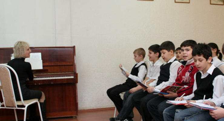 В российской школе детям задали выучить текст песни Владимирский централ