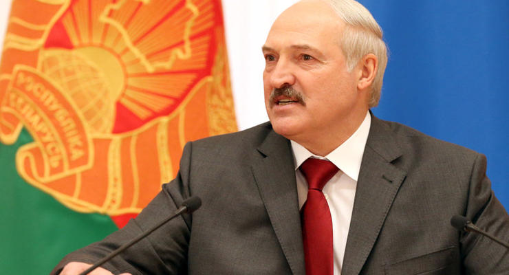 Лукашенко: Мы будем защищать РФ, но в Украину на танках не поедем