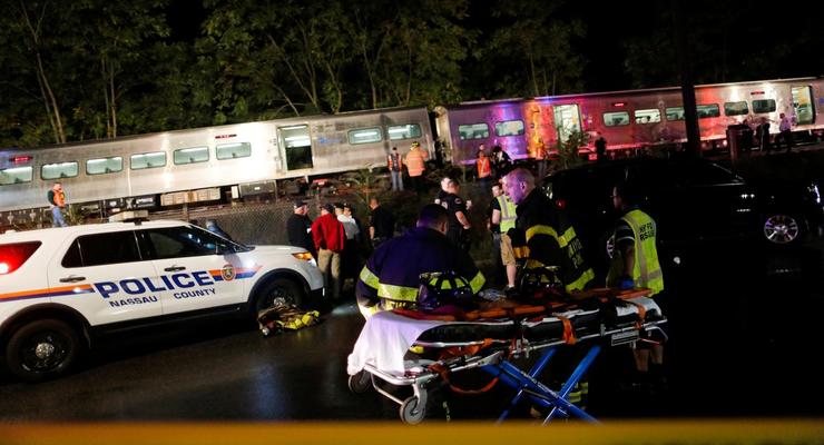 В пригороде Нью-Йорка поезд сошел с рельсов: десятки пострадавших