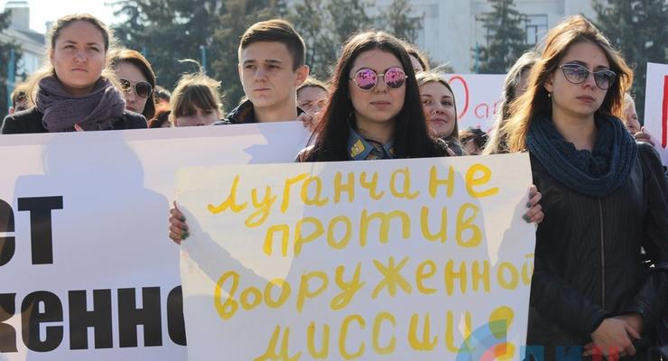В Луганске боевики согнали студентов митинговать против ОБСЕ