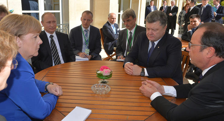Меркель пригласила Порошенко, Олланда и Путина на ужин