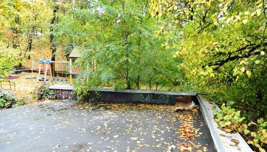 Возле детской площадки в центре Киева нашли гранату