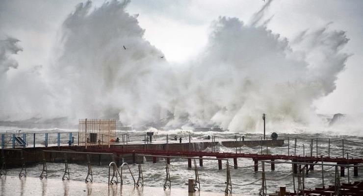 Фотограф показал красоту одесского шторма
