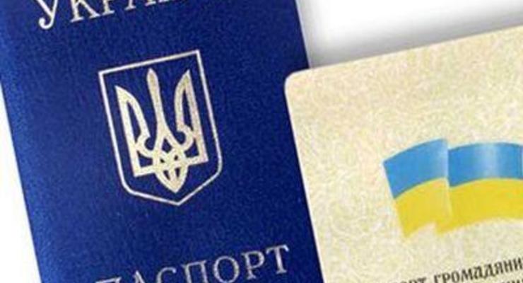 После аннексии почти девять тысяч крымчан получили украинские паспорта
