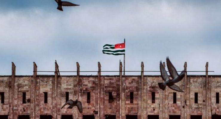 В Абхазии у здания сухумского ТРК подорвался смертник