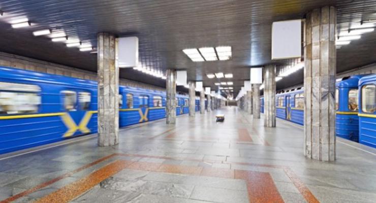 В Киеве из-за угрозы минирования закрыли станцию метро Петровка