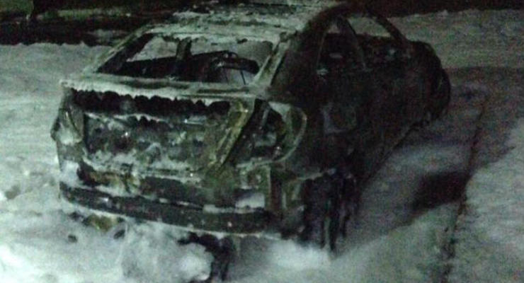 В Киеве сожгли машину жены мэра Глухова Мишеля Терещенко