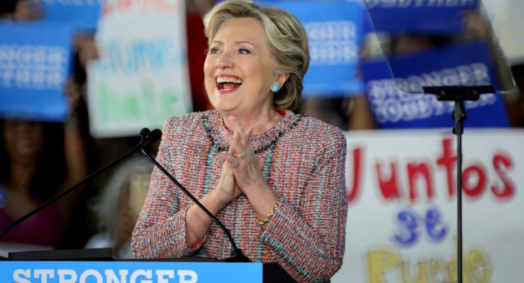 Выборы в США: Клинтон поддержали 70 нобелевских лауреатов