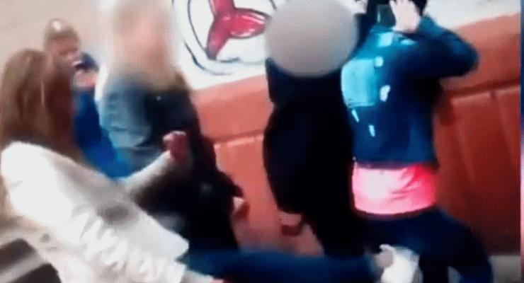 В Запорожье школьницы избили свою сверстницу и сняли это на видео