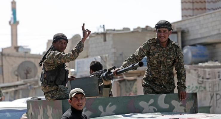 Силы коалиции атакуют "столицу" ИГ в Сирии еще до взятия Мосула