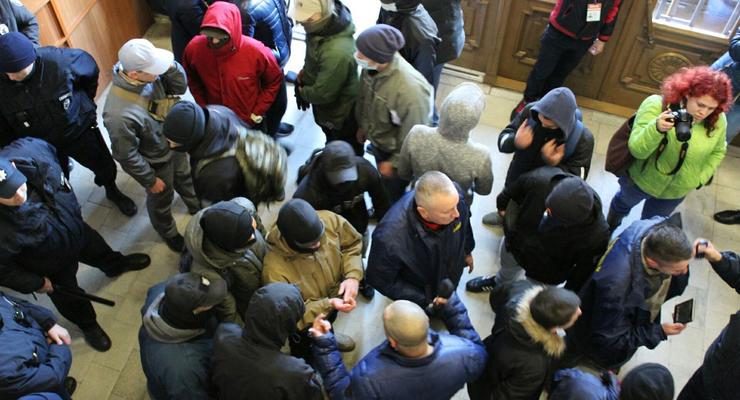 В Николаеве протест против съезда партии Медведчука перерос в потасовку с полицией