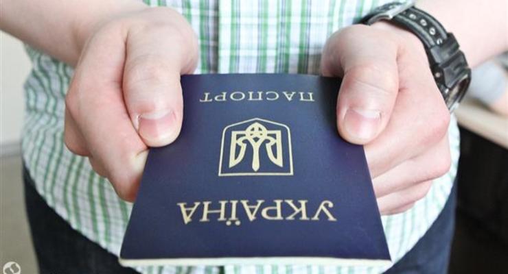 Кабмин утвердил изменение образца бланка паспорта