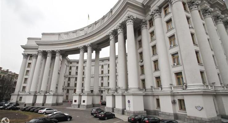 Украина продолжает требовать от РФ освободить Карпюка и Клыха