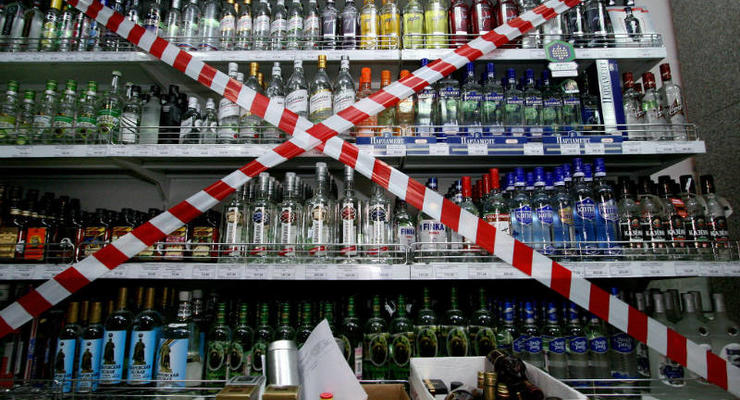 Полусухой закон: боевики на Донбассе запретили продажу алкоголя ночью