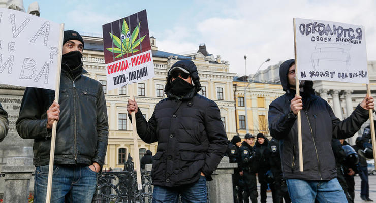 В Киеве на акции по легализации конопли произошли стычки
