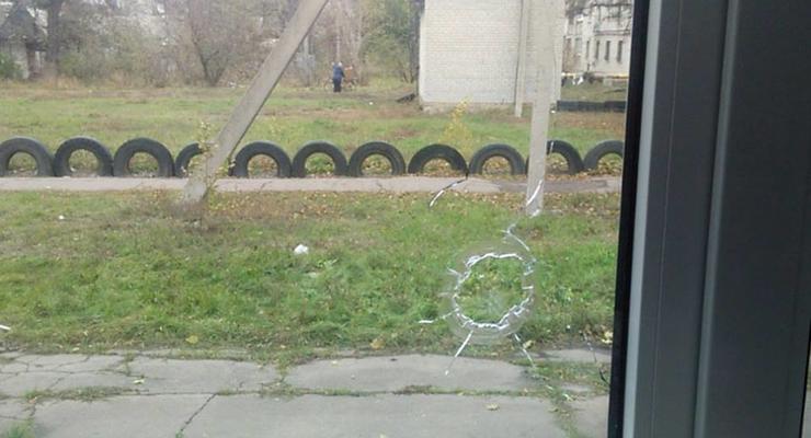 В Марьинке боевики гибридной армии обстреляли школу