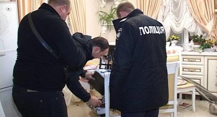 В Киеве вооруженные мужчины в масках ограбили дом